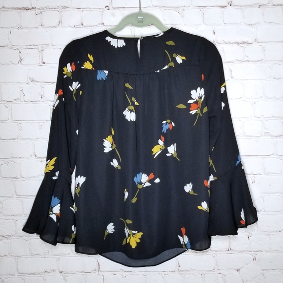Chelsea & Theodore bell sleeve floral blouse - Picture 2 of 6